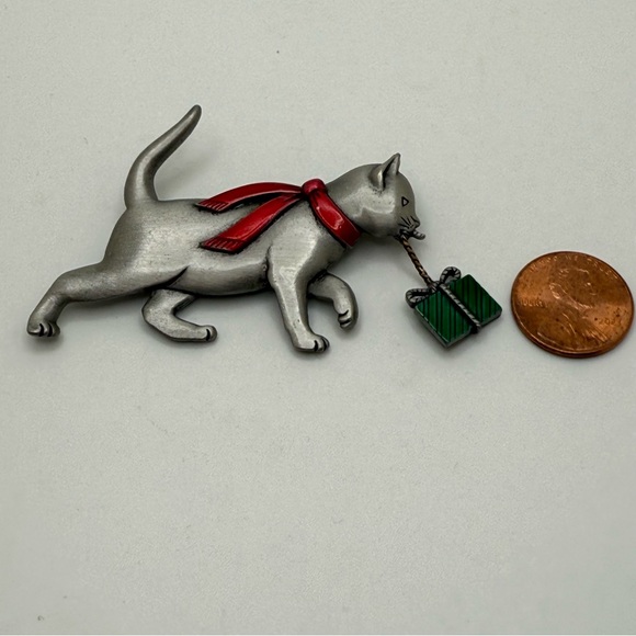 Vintage JJ Jonette Christmas Cat Thief Present Silver Tone Brooch Pin Signed - Picture 7 of 9